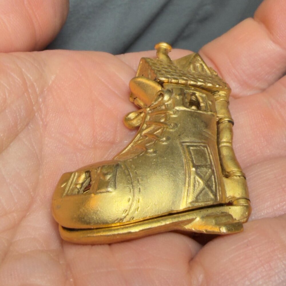 AJC Mother Goose Brooch Vintage Hinged Shoe Figural Storybook Pin 2” - Picture 9 of 13